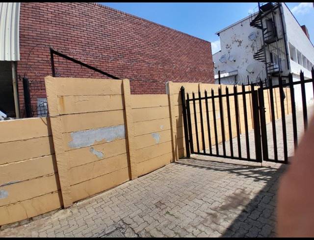 1,676M² BUILDING FOR SALE IN RUSTENBURG CENTRAL